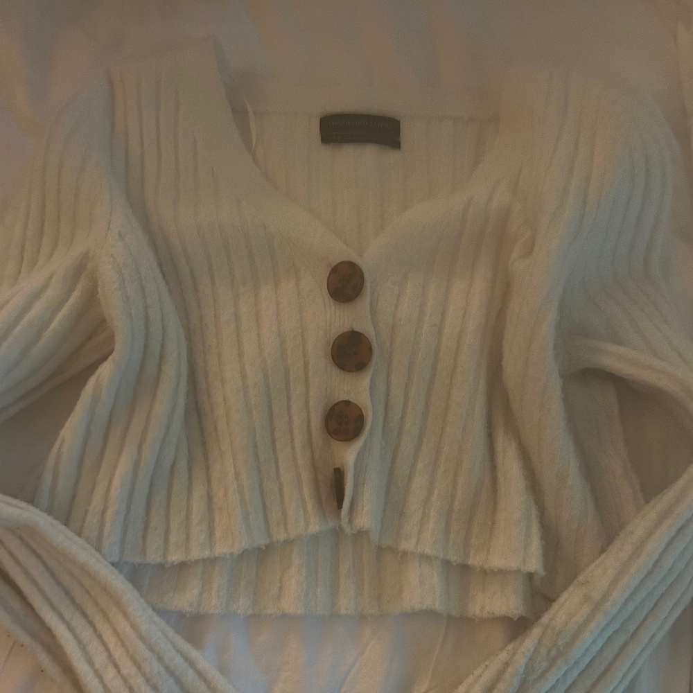 knit cardigan cropped
